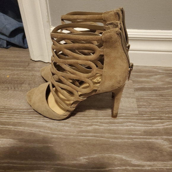 Vince Camuto Size 7 Heels - Picture 4 of 4